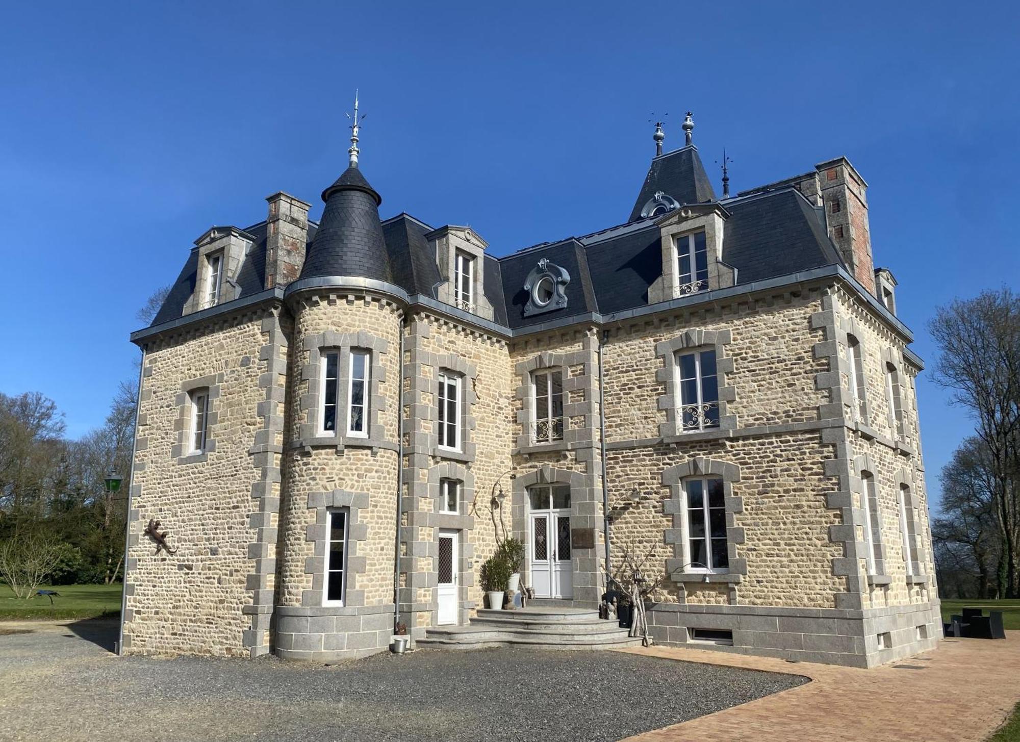 Au Chateau La Lucerne-d'Outremer Bagian luar foto